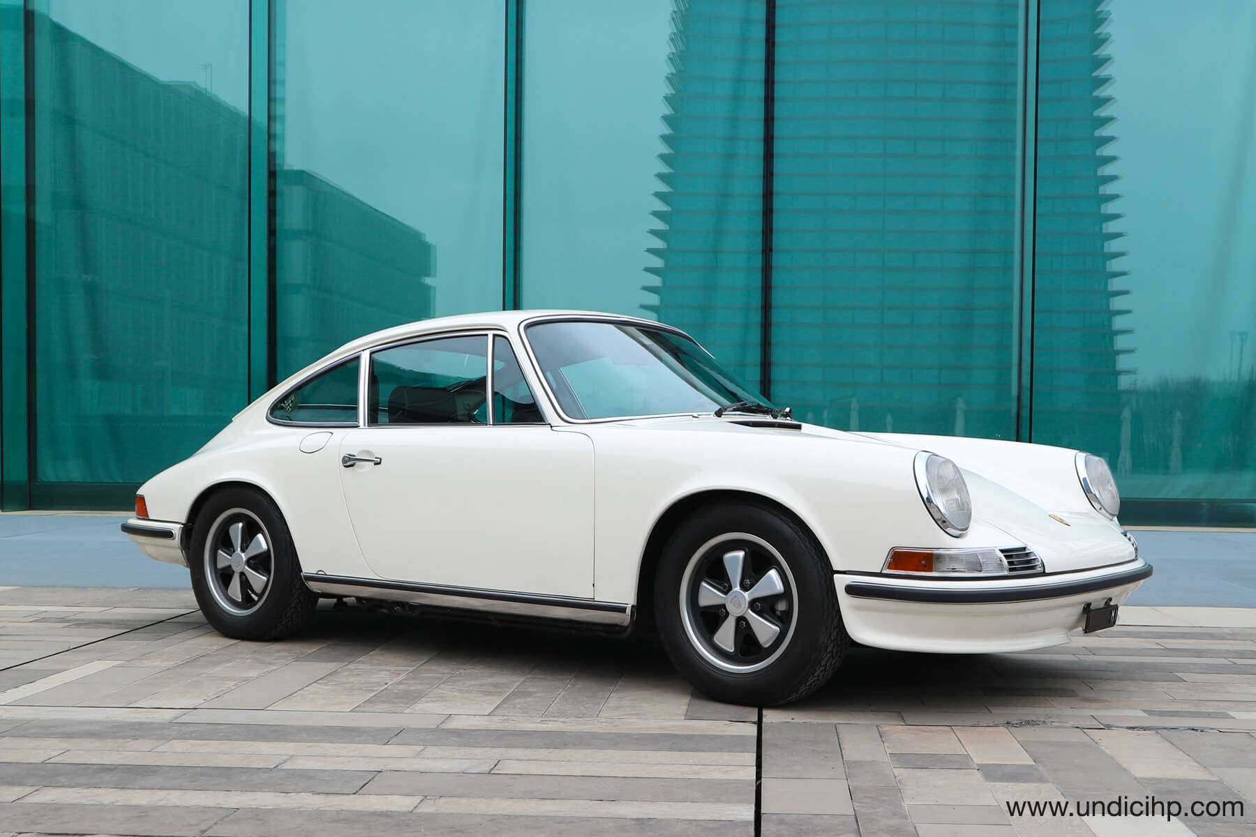 Porsche 911 2.4 S coupe